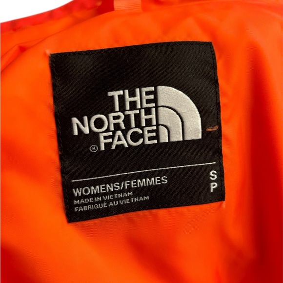 Like new-The North Face outer shell & fleece liner ski/snowboard jacket - Picture 9 of 10